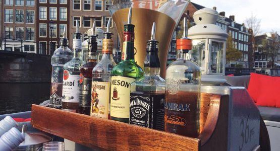 Sloep IV - Bar on Board